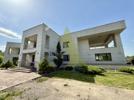Фото Отдельный дом, 12 комн, 1400м²
