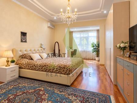 Фото Квартира, 5 комн, 300 м², 3/5 эт., 2010 г.п.