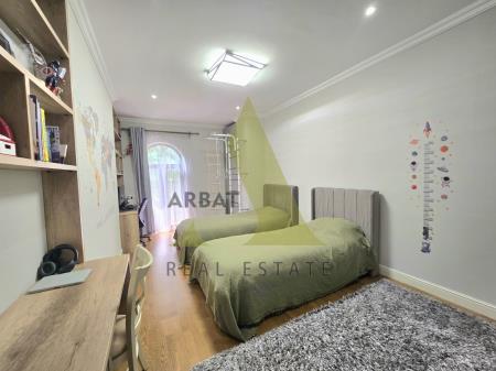 Фото Квартира, 8 комн, 433 м², 3/4 эт., 2011 г.п.