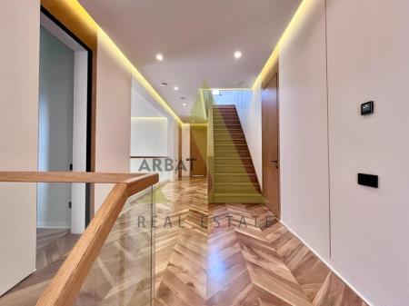 Фото Отдельный дом, 8 комн, 350м²