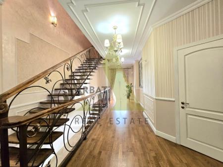 Фото Квартира, 8 комн, 433 м², 3/4 эт., 2011 г.п.