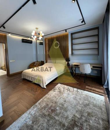 Фото Квартира, 7 комн, 370 м², 4 эт.