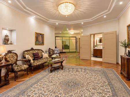 Фото Квартира, 5 комн, 300 м², 3/5 эт., 2010 г.п.