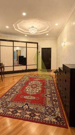 Фото Квартира, 5 комн, 300 м², 3/5 эт., 2010 г.п.
