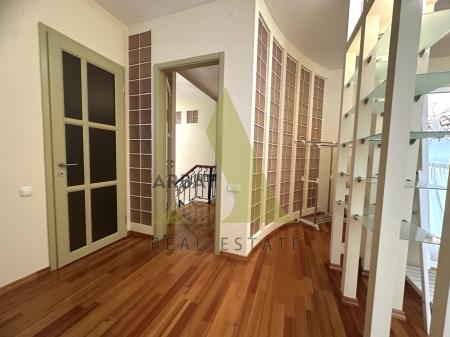 Фото Отдельный дом, 5 комн, 365м²