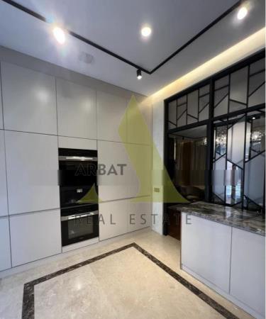 Фото Квартира, 7 комн, 370 м², 4 эт.