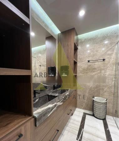 Фото Квартира, 7 комн, 370 м², 4 эт.