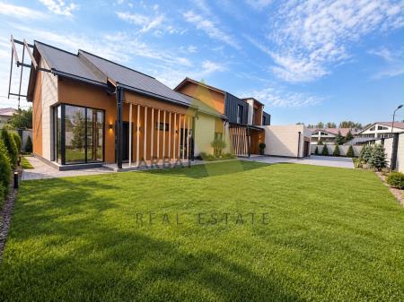 Фото Отдельный дом, 7 комн, 900м²