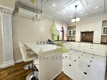 Фото Квартира, 8 комн, 433 м², 3/4 эт., 2011 г.п.