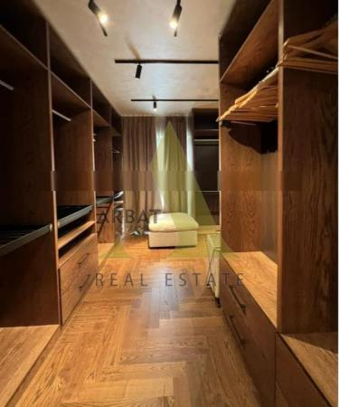 Фото Квартира, 7 комн, 370 м², 4 эт.