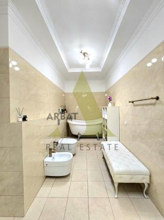 Фото Квартира, 8 комн, 433 м², 3/4 эт., 2011 г.п.