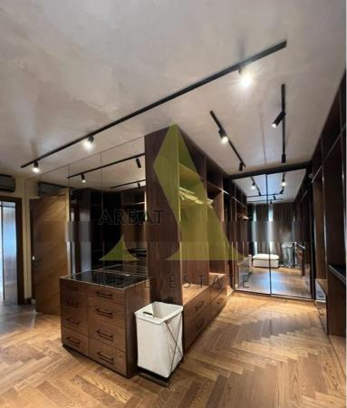 Фото Квартира, 7 комн, 370 м², 4 эт.