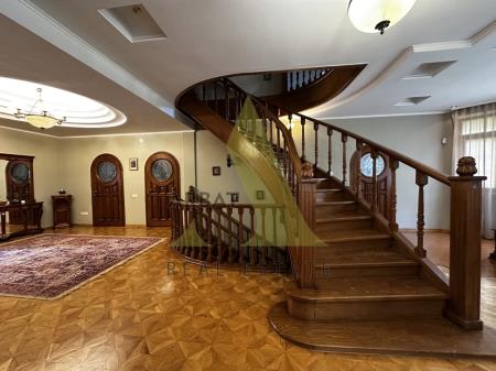 Фото Отдельный дом, 8 комн, 454м²
